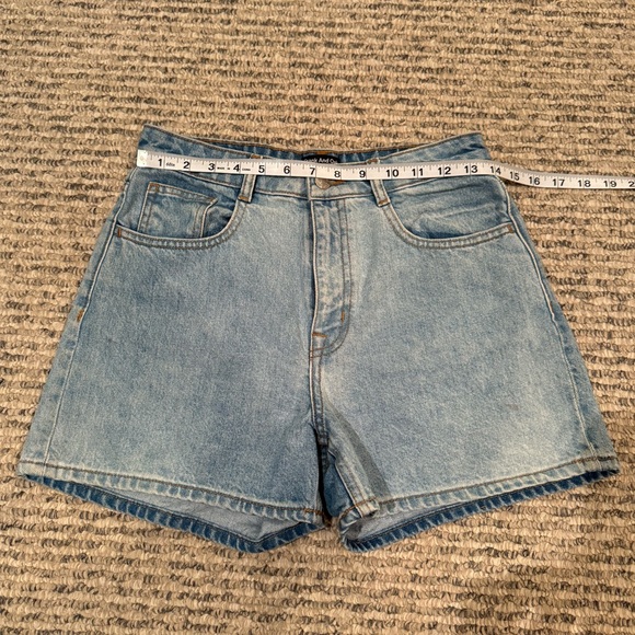 Frank and Oak Stevie Tapered Denim Short in Light Wash - Picture 12 of 13